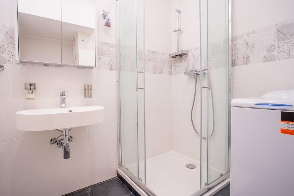 Sukromny Staromestsky Apartman V Uzasnej Lokalite/Cozy Old-Town Apartment In A Great Neighborhood Bratislava Buitenkant foto