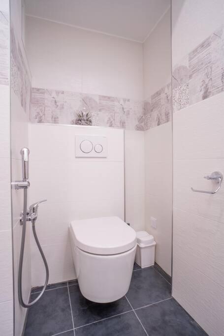 Sukromny Staromestsky Apartman V Uzasnej Lokalite/Cozy Old-Town Apartment In A Great Neighborhood Bratislava Buitenkant foto