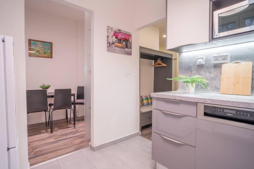 Sukromny Staromestsky Apartman V Uzasnej Lokalite/Cozy Old-Town Apartment In A Great Neighborhood Bratislava Buitenkant foto
