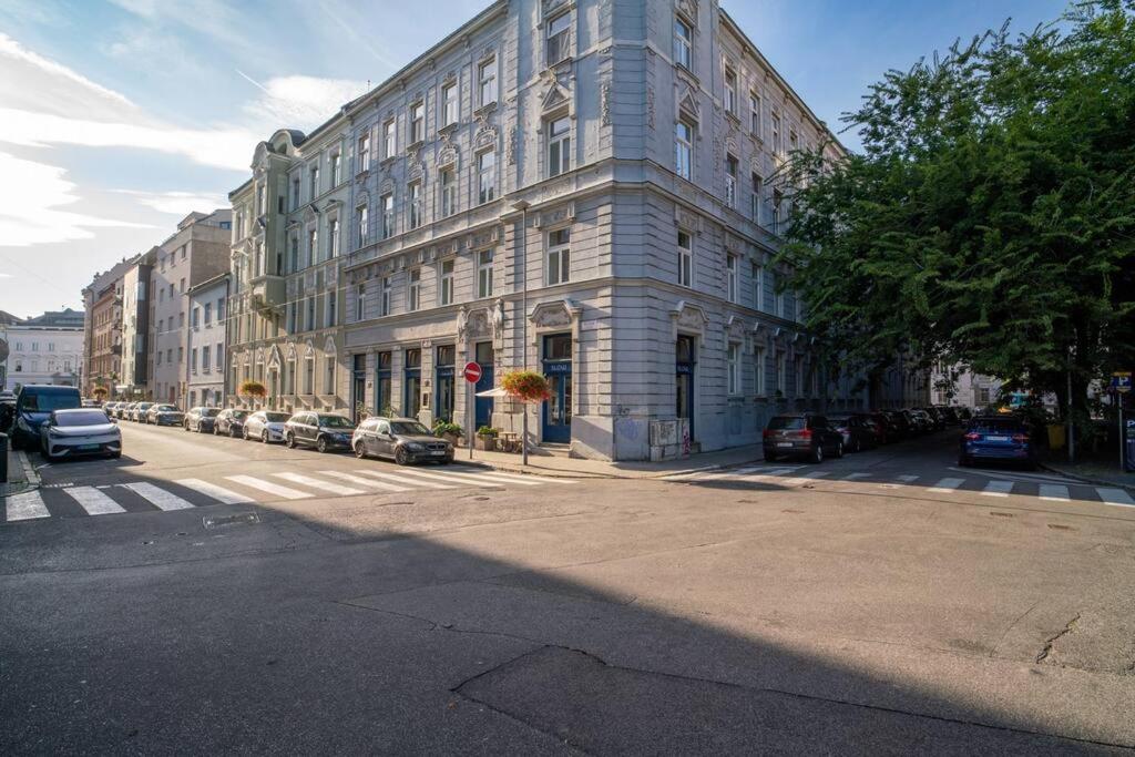Sukromny Staromestsky Apartman V Uzasnej Lokalite/Cozy Old-Town Apartment In A Great Neighborhood Bratislava Buitenkant foto